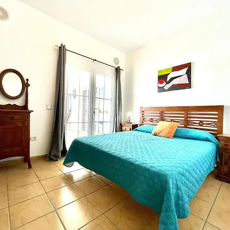Amplia Con Piscina Privada Y 2 Dormitorios,