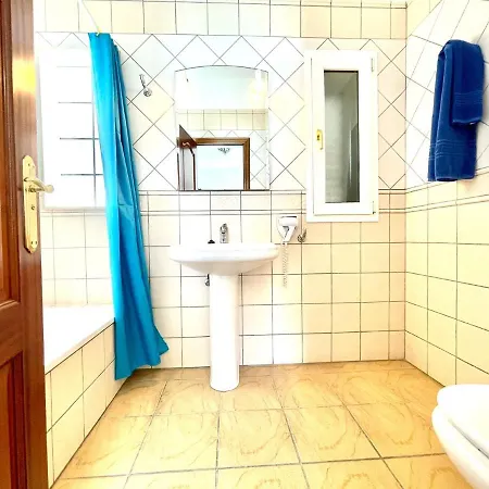 Amplia Con Piscina Privada Y 2 Dormitorios, *