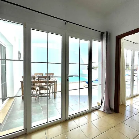 Amplia Con Piscina Privada Y 2 Dormitorios, *