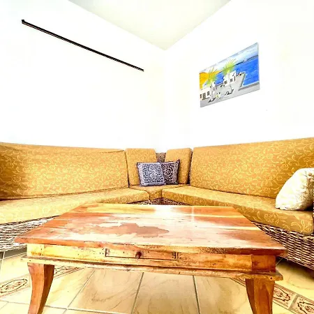 Amplia Con Piscina Privada Y 2 Dormitorios, *