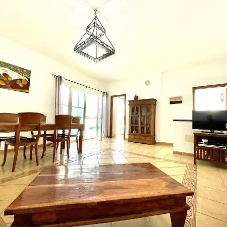 Amplia Con Piscina Privada Y 2 Dormitorios, 빌라