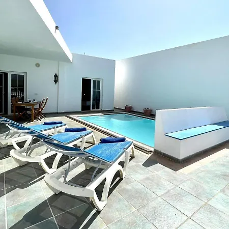 Amplia Con Piscina Privada Y 2 Dormitorios,