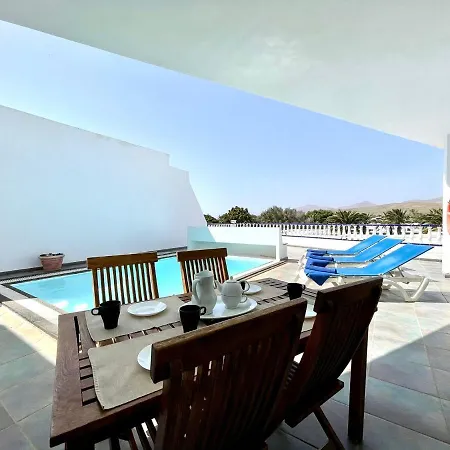 Amplia Con Piscina Privada Y 2 Dormitorios, Villa