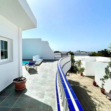 Amplia Con Piscina Privada Y 2 Dormitorios,