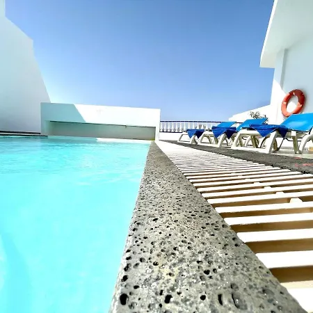 Amplia Con Piscina Privada Y 2 Dormitorios, * Puerto Calero