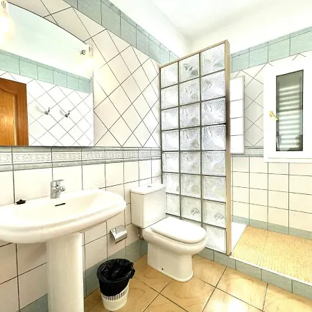 Amplia Con Piscina Privada Y 2 Dormitorios, Villa