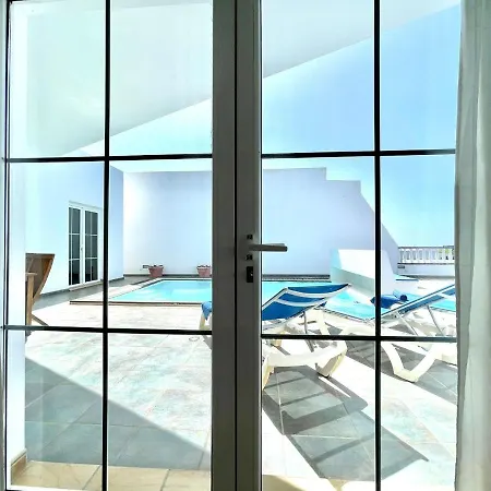 Amplia Con Piscina Privada Y 2 Dormitorios, Puerto Calero