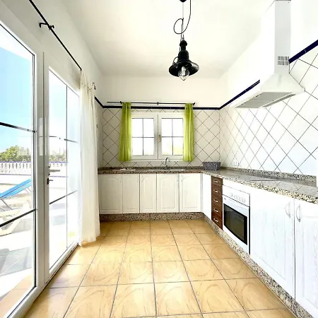 Amplia Con Piscina Privada Y 2 Dormitorios, Villa *