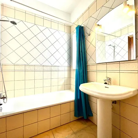 Amplia Con Piscina Privada Y 2 Dormitorios, *